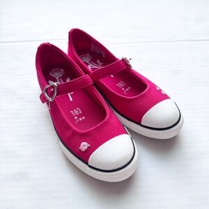 Converse New' Chuck Taylor All Star Dainty
Mary Jane Sneaker Size US 2
NWOT